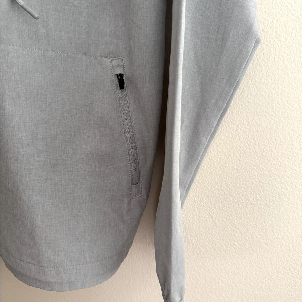 Vuori Women’s Gray Outdoor Trainer Shell Lightwei… - image 4